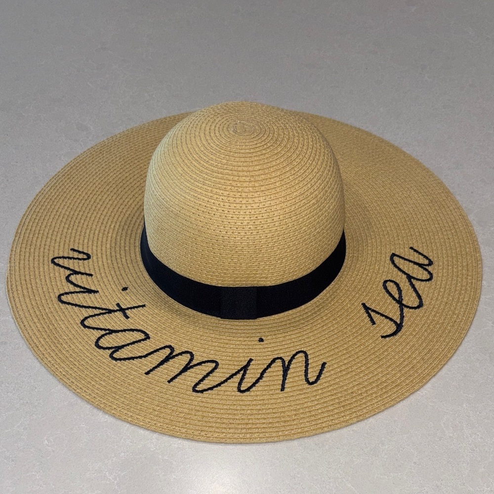 🏷 J Crew beach hat